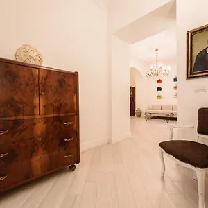 Palazzo Dello Spagnolo Naples
